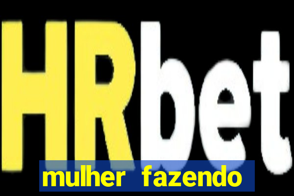 mulher fazendo strip tease