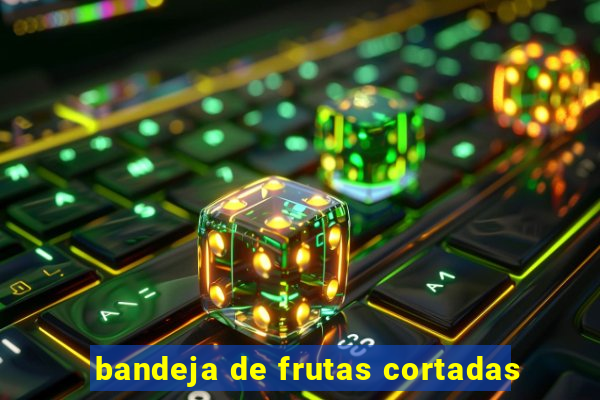 bandeja de frutas cortadas