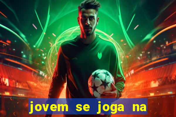 jovem se joga na linha do trem 2024